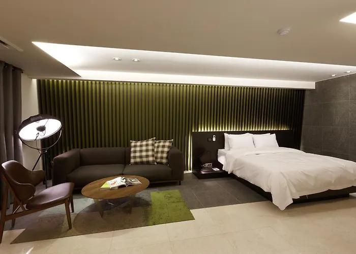 H Hotel