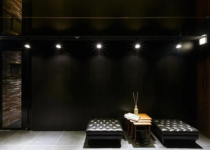 Hotel H 2*