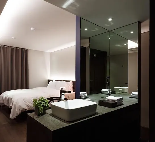 H Hotel