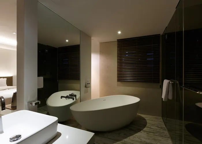 Hotel H 2*