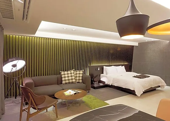 Hotel H 2*