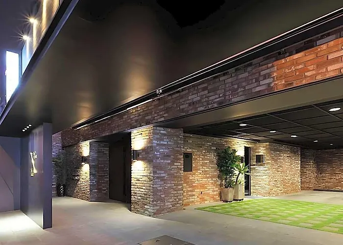 Hotel H 2*