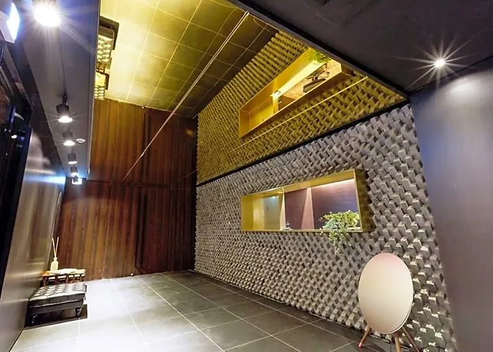 Hotel H 2*