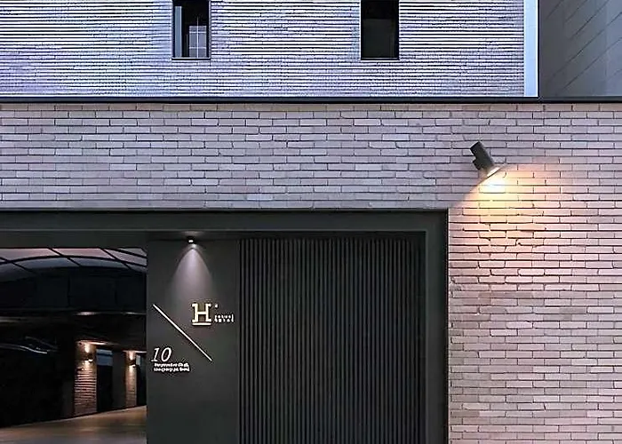 Hotel H