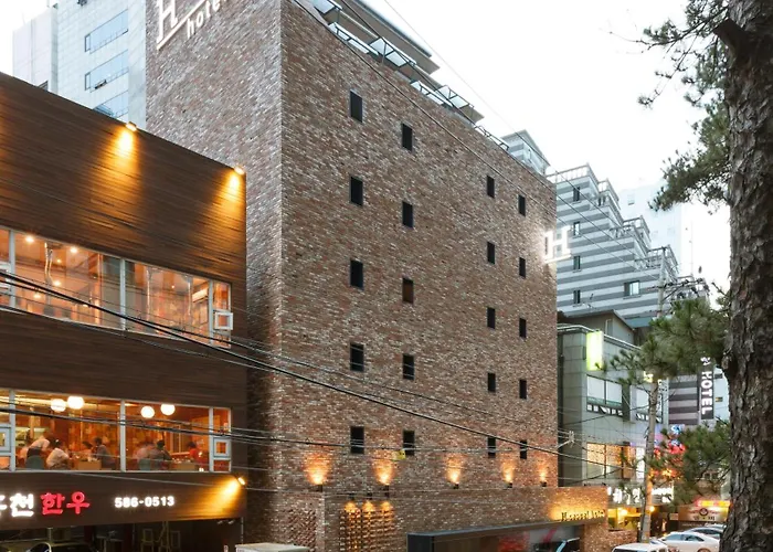 H Hotel