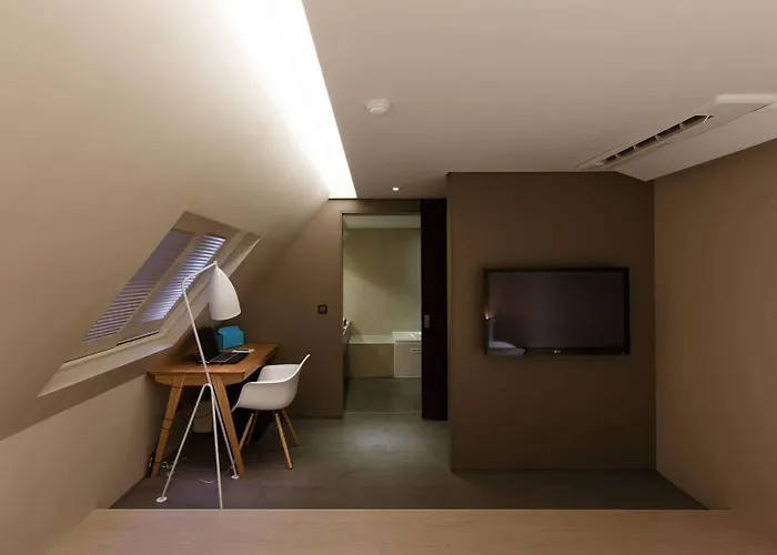 H Hotel 2*