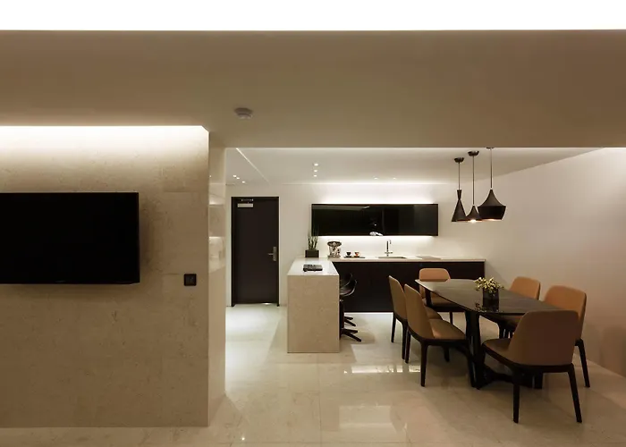 Hotel H 2*