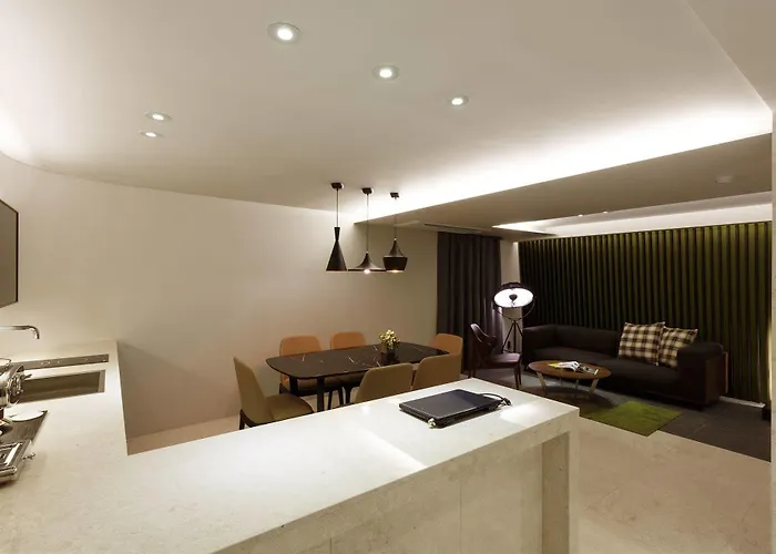 Hotel H 2*