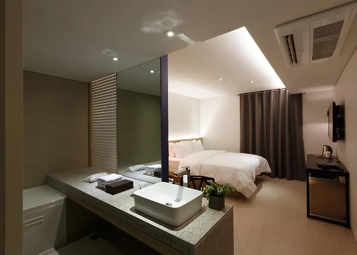 H Hotel